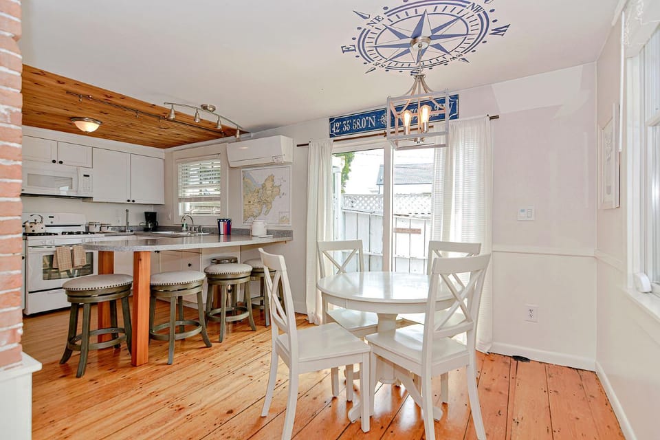 Day, Kitchen or kitchenette, Seating area, Dining area, furniture
