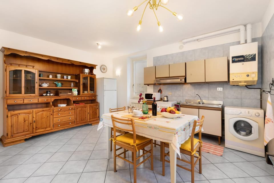 Mountain View Retreat near Lake Como and Fast WI-FI Apartment in Province of Lecco