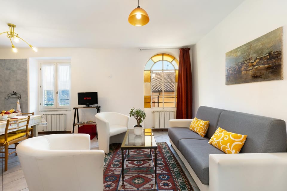 Mountain View Retreat near Lake Como and Fast WI-FI Apartment in Province of Lecco
