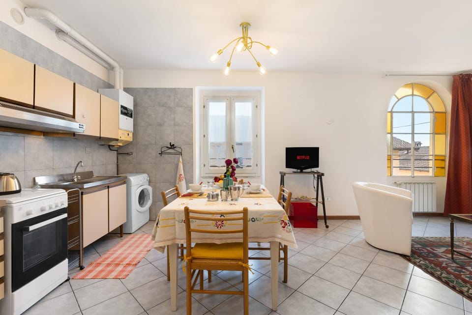 Mountain View Retreat near Lake Como and Fast WI-FI Apartment in Province of Lecco