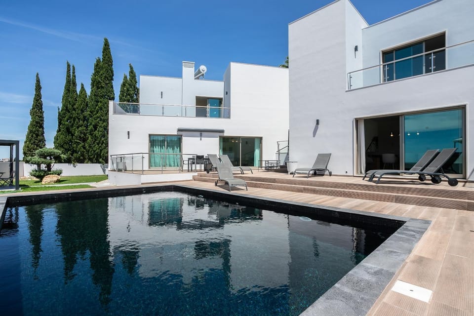 Pool view, Swimming pool, sunbed