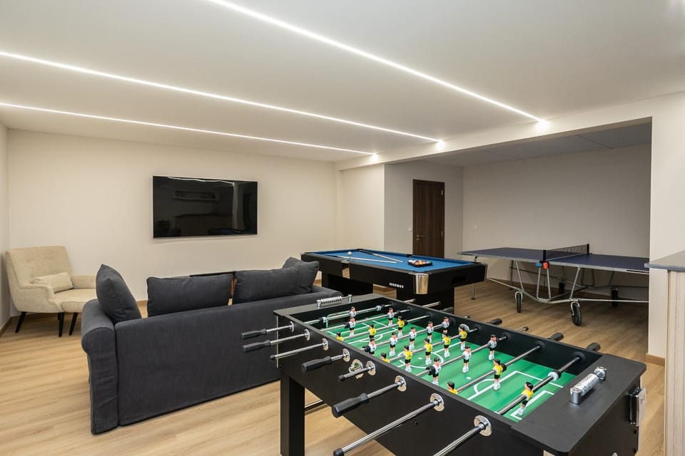 Billiard, Game Room, TV and multimedia