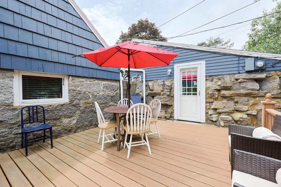 Granite Cottage House in Rockport