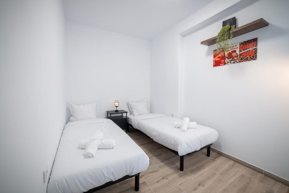Photo of the whole room, Bedroom