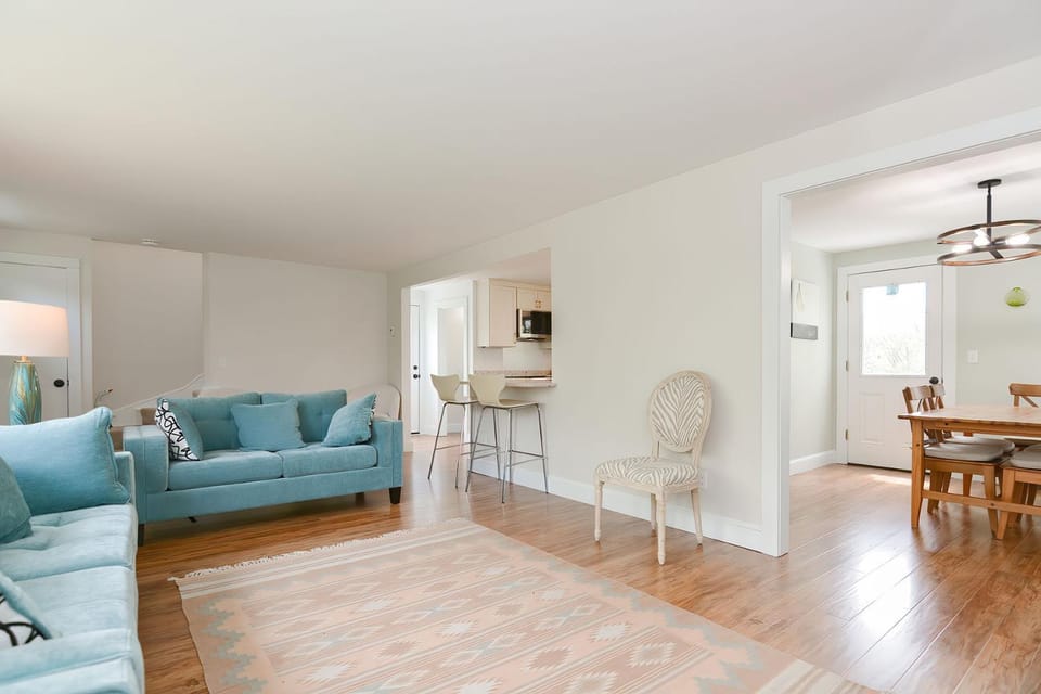 Day, Kitchen or kitchenette, Living room, Seating area, Dining area, furniture