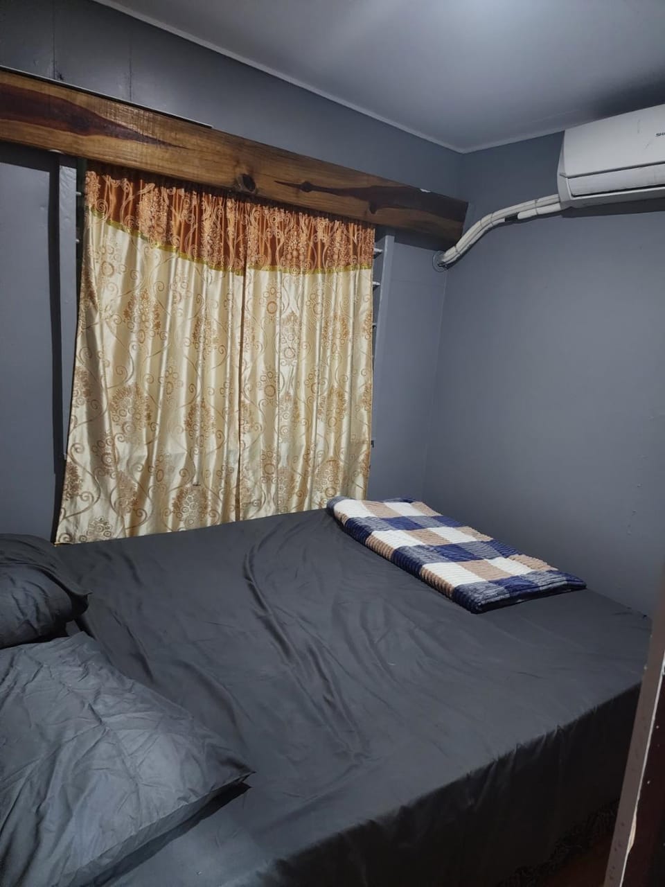 Bedroom, air conditioner