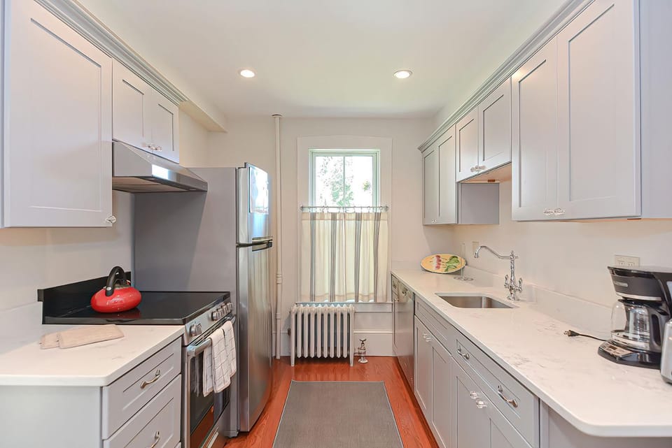 Day, Kitchen or kitchenette, heating, microwave, stove, kitchen, air conditioner