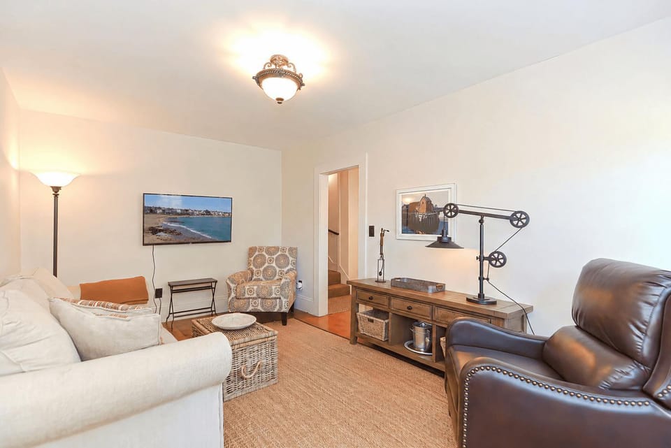 TV and multimedia, Living room, Seating area, furniture