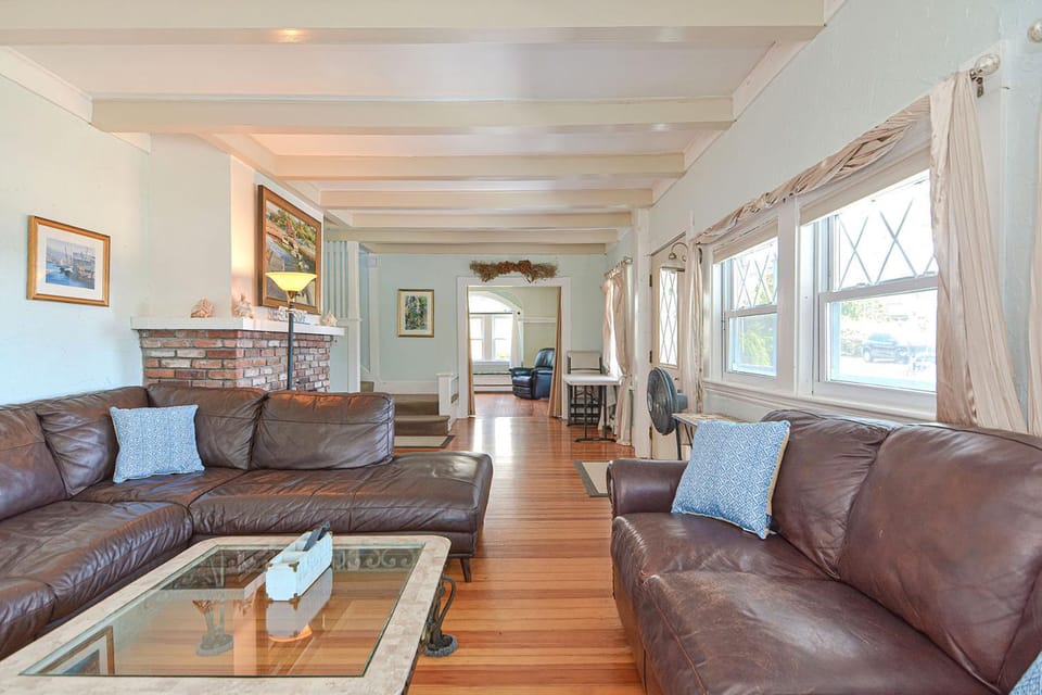Day, Living room, fireplace, furniture
