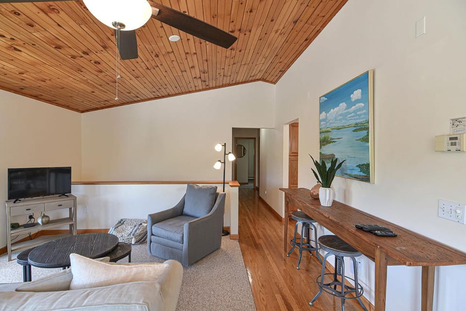 TV and multimedia, Living room, Seating area, furniture