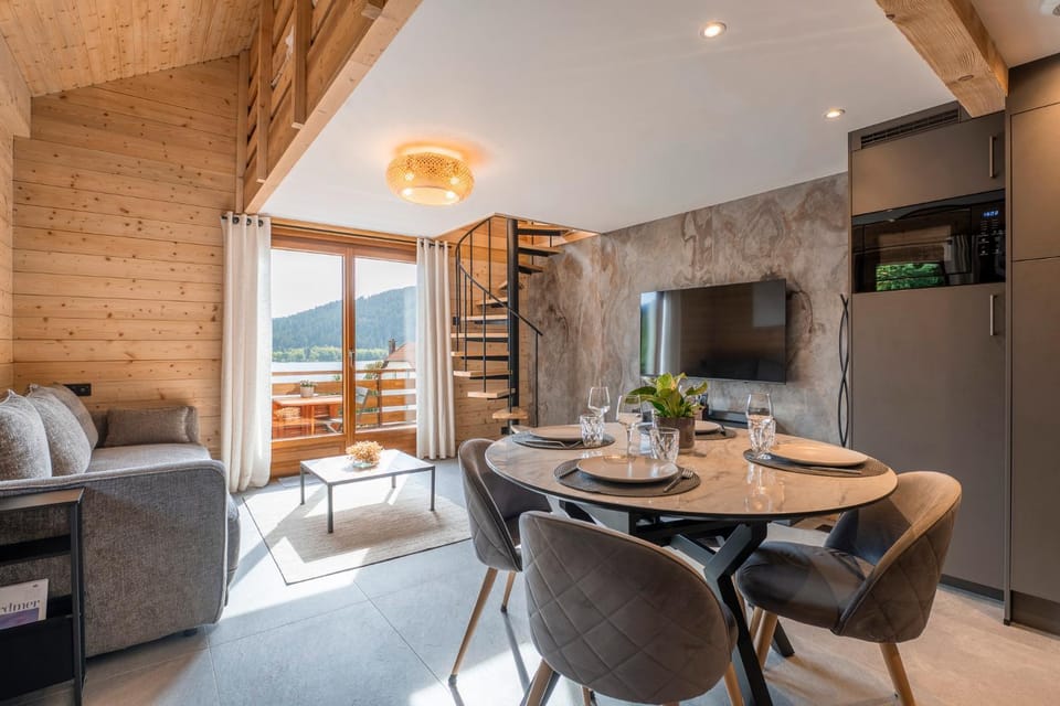 TV and multimedia, Living room, Dining area, Mountain view