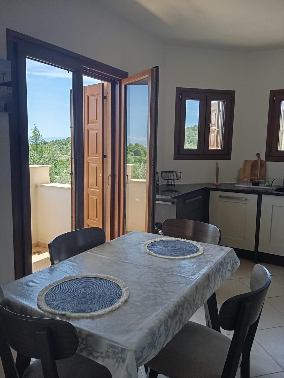 Dining area, kitchen