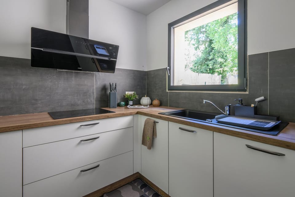 Kitchen or kitchenette, Living room