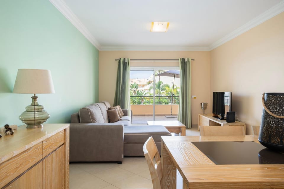 Centralgarve - Modern 2BR Apartment wPool in Vilamoura - Praia Village Apartment in Quarteira
