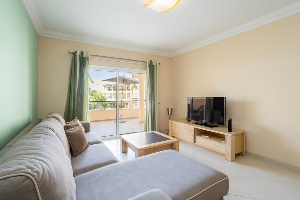 Centralgarve - Modern 2BR Apartment wPool in Vilamoura - Praia Village Apartment in Quarteira