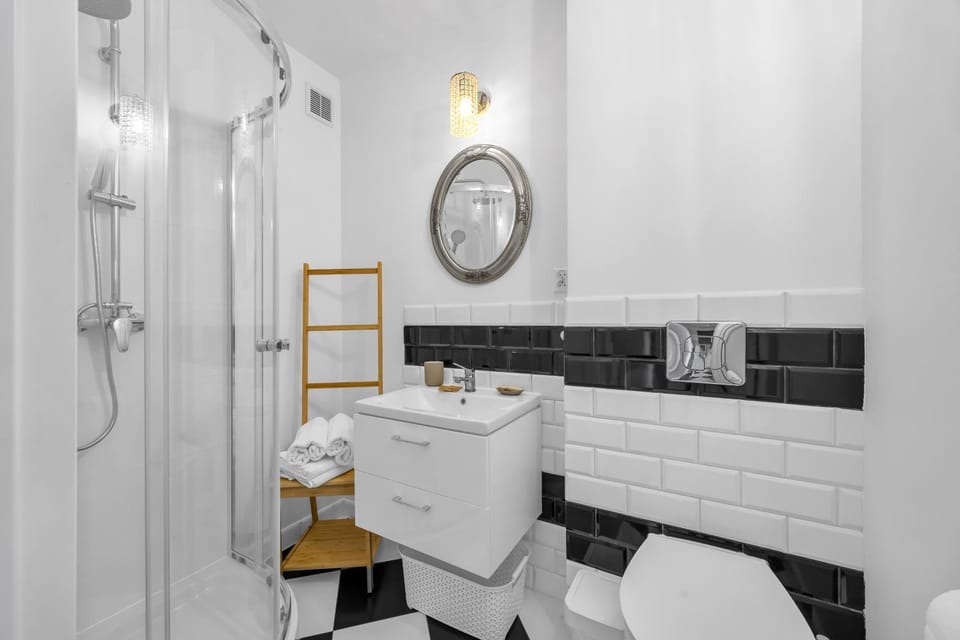 Wola Studio - Train and Metro nearby - by Rentujemy Apartment in Warsaw