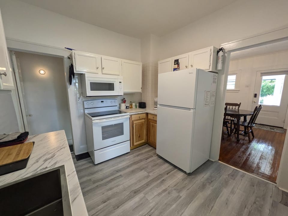 Kitchen or kitchenette, dishwasher, stove, toaster