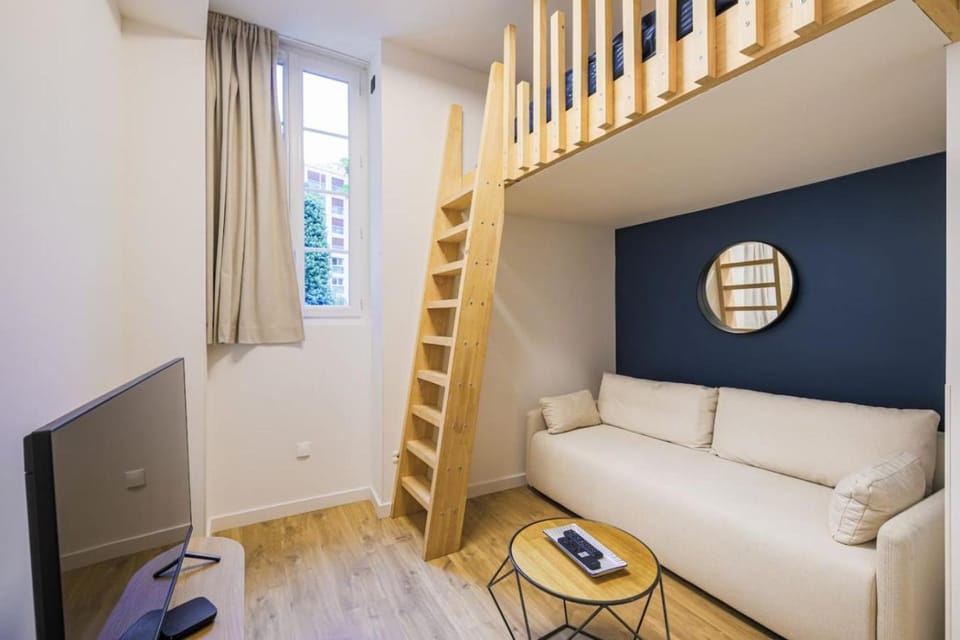 Living room, air conditioner