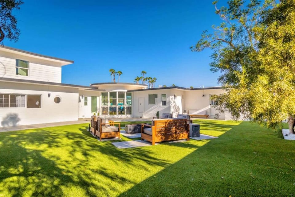 Family Fun Villa Pool, Game Room House in Palm Springs