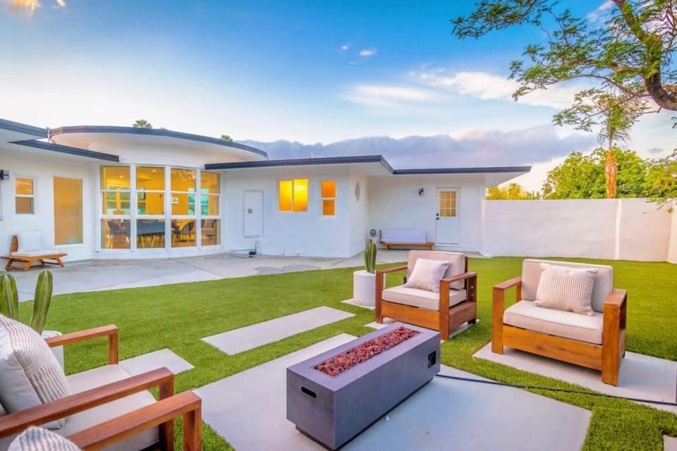 Family Fun Villa Pool, Game Room House in Palm Springs