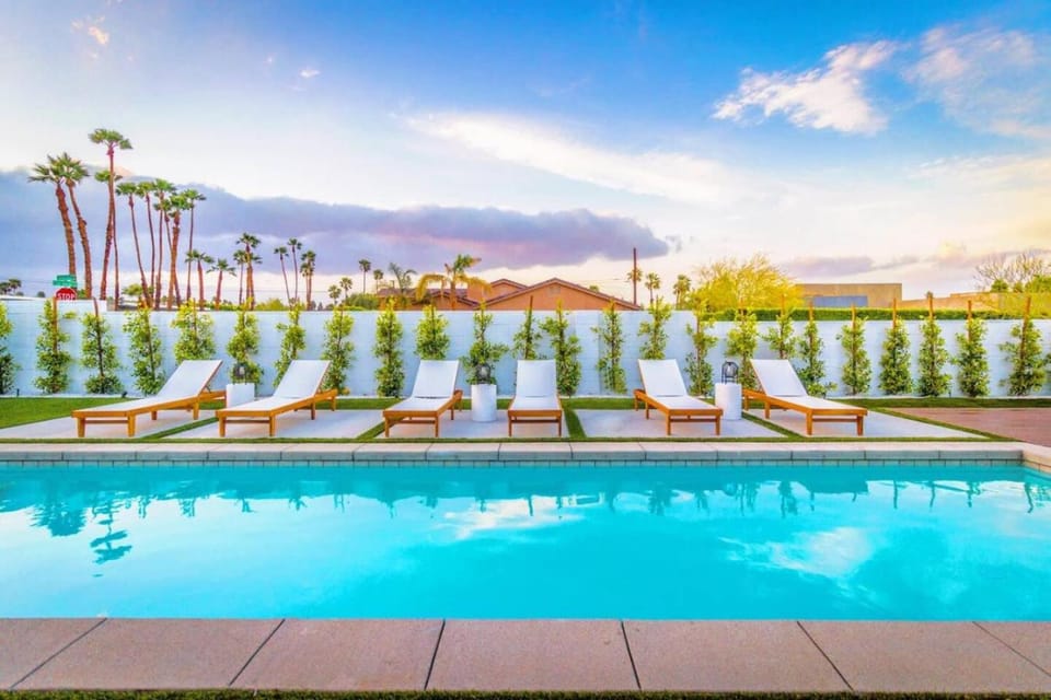 Family Fun Villa Pool, Game Room House in Palm Springs