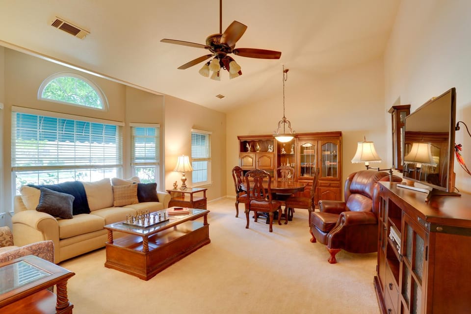 5 Mi to Sundial Bridge & River! Pet-Friendly Haven House in Redding