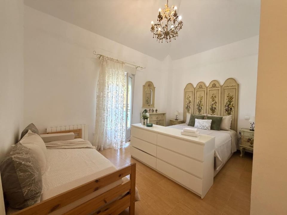 Photo of the whole room, Bedroom