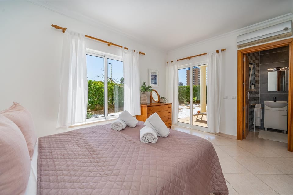 Bed, Bathroom, View (from property/room), Decorative detail, Bedroom, Garden view, internet, internet, towels, wardrobe, air conditioner