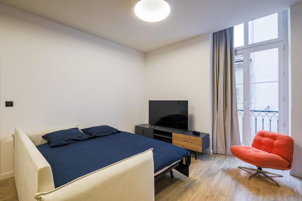 Bed, TV and multimedia, Living room, Seating area, air conditioner