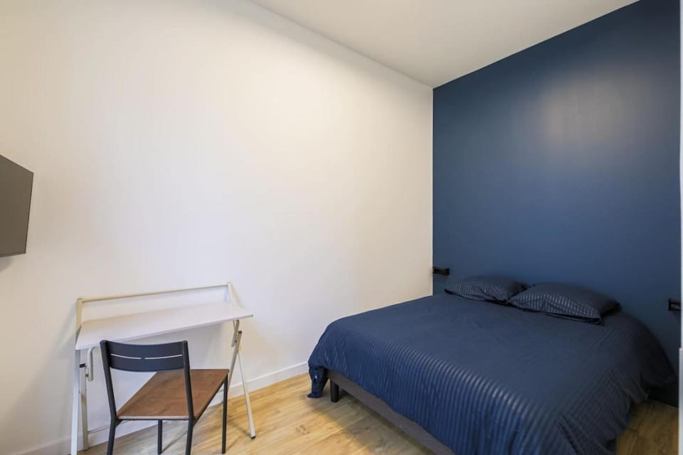 Bed, Photo of the whole room, Bedroom, air conditioner
