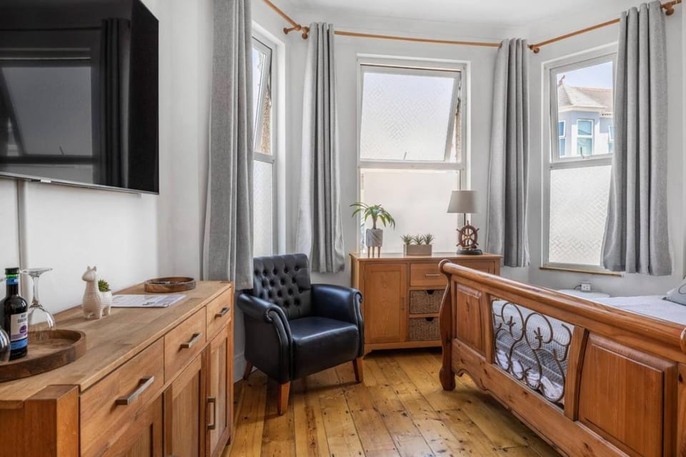 Lovely spacious, quiet ground floor apartment Apartment in Plymouth