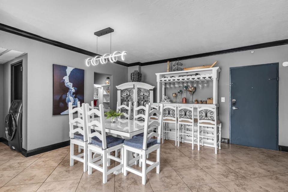 Coastal 2BR Escape Steps to the Beach Apartment in Hollywood Beach
