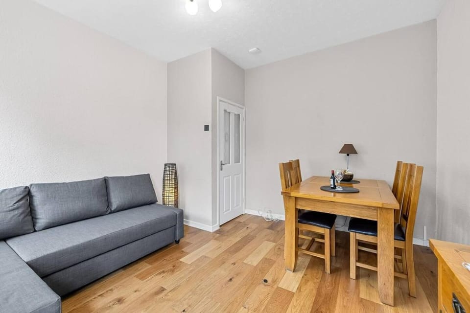 Oak Design 1bed flat great location free parking Apartment in Plymouth