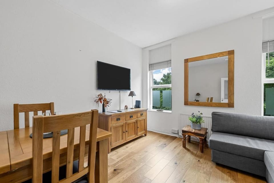 Oak Design 1bed flat great location free parking Apartment in Plymouth