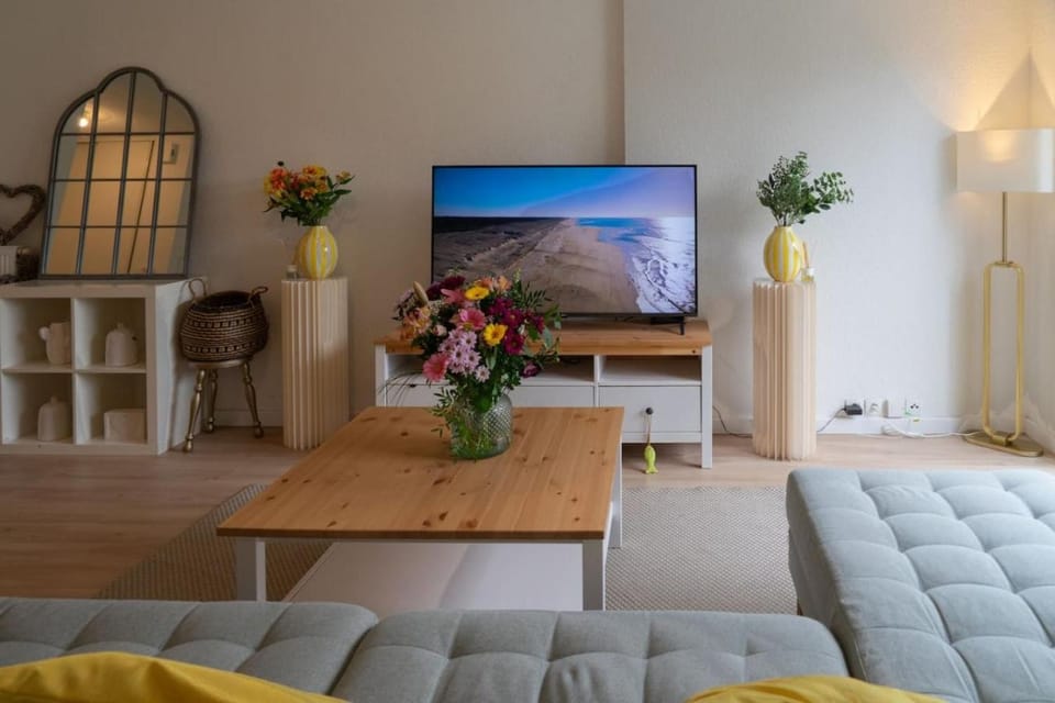 Communal lounge/ TV room, TV and multimedia, Living room, Seating area