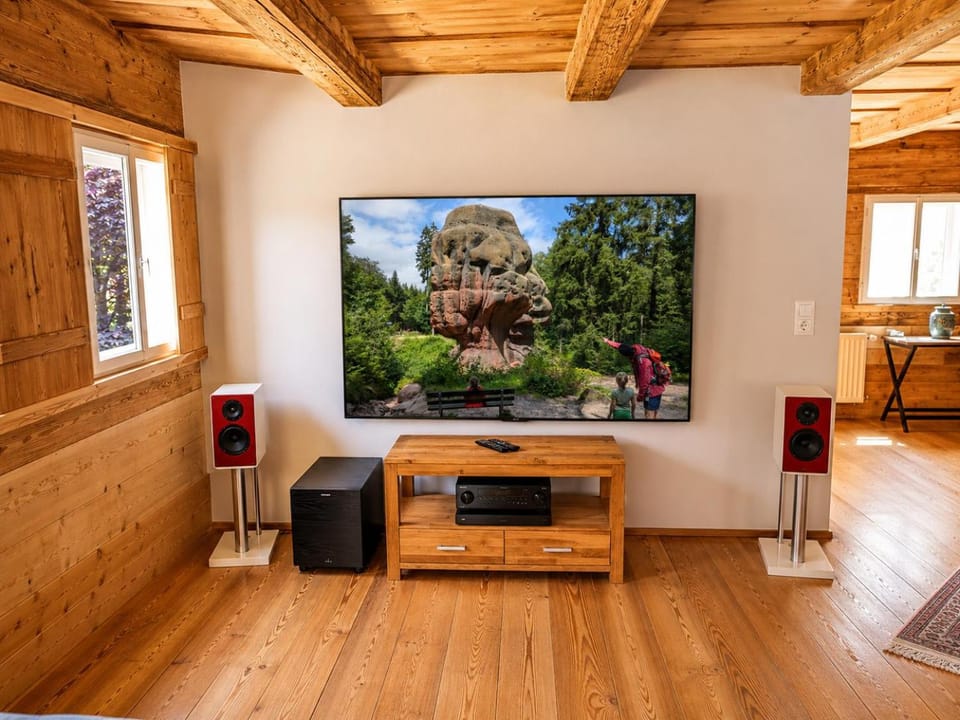 Communal lounge/ TV room, TV and multimedia, Living room, Photo of the whole room