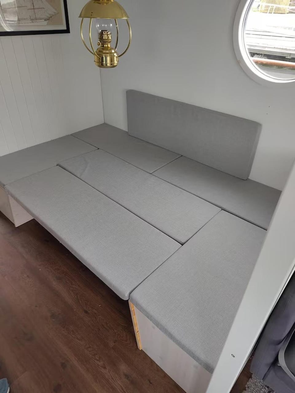 Bed, Photo of the whole room, Decorative detail