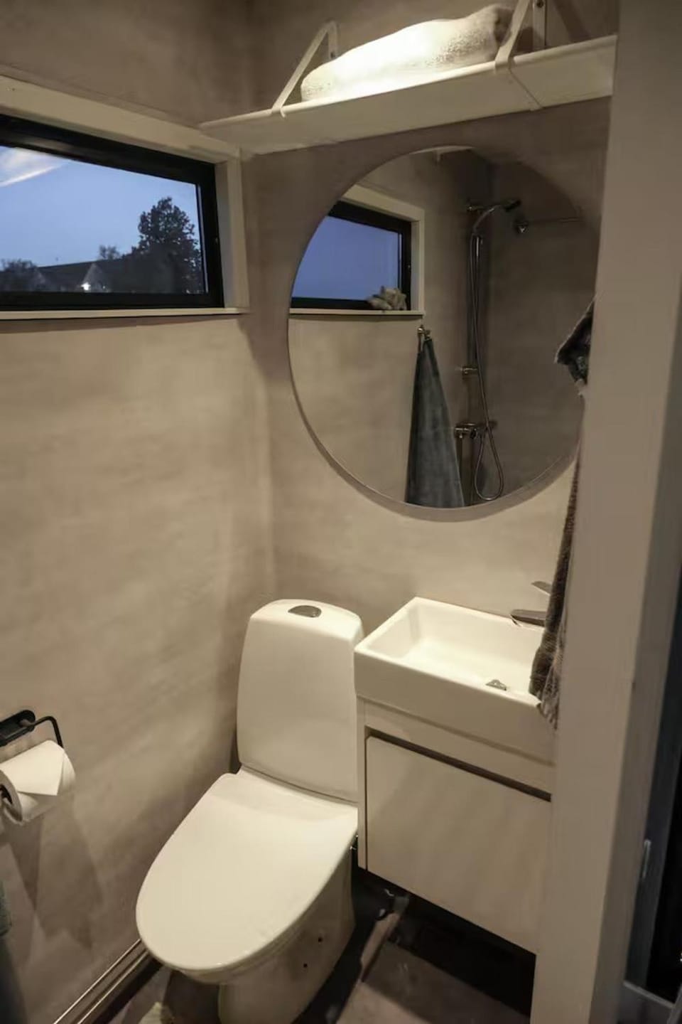 Toilet, Bathroom, towels