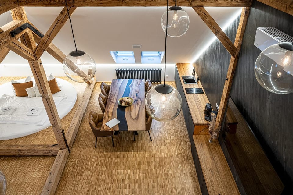 Bed, Photo of the whole room, Seating area
