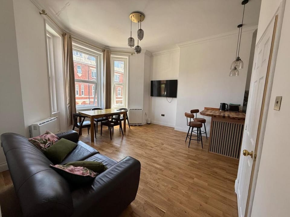 TV and multimedia, Living room, Dining area