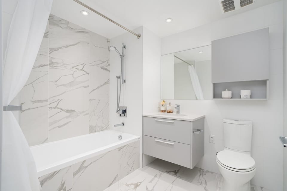 Modern 1BR Apartment Near Vancouver & Metrotown Apartment in Burnaby