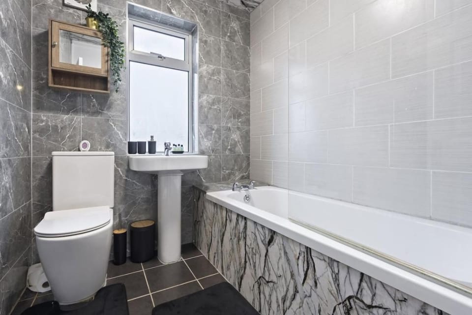 Shower, Toilet, Bathroom, Bath