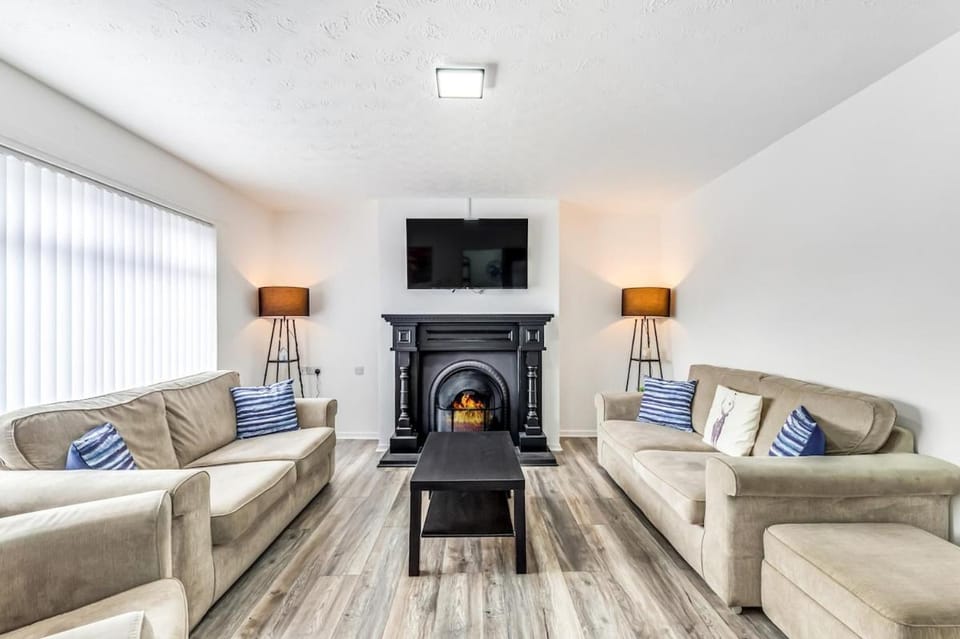 Detached Bungalow, Private parking in town centre House in Ballycastle