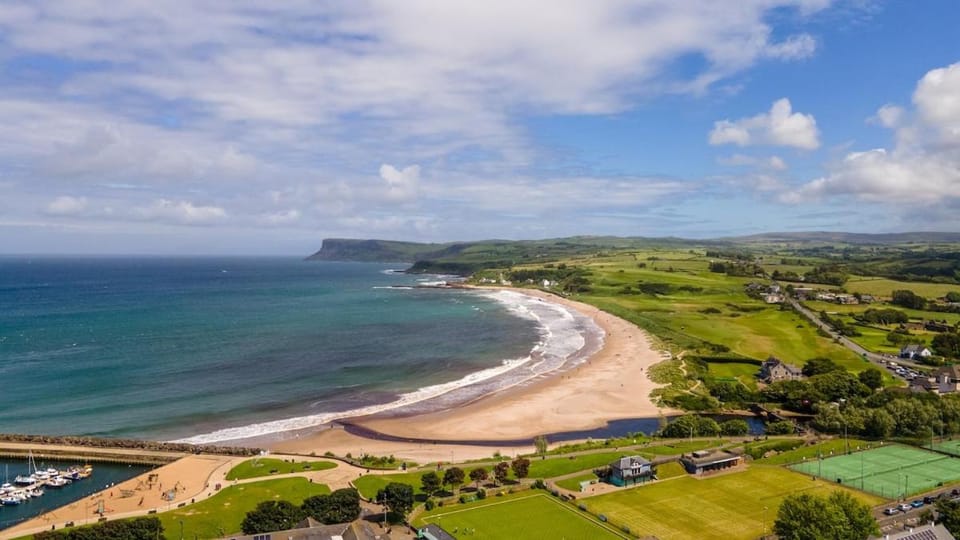 Detached Bungalow, Private parking in town centre House in Ballycastle