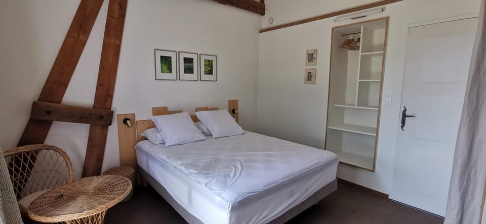 Bed, Photo of the whole room