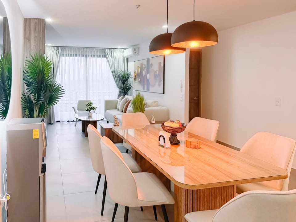 TV and multimedia, Living room, Seating area, Dining area, air conditioner