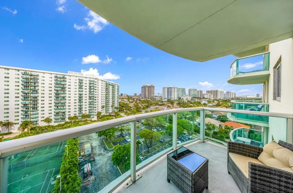 Sunny Isles Beach Condo near Beach & Pool Apartment in Sunny Isles Beach