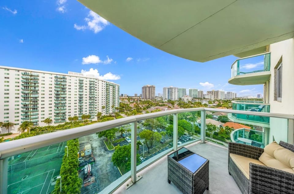 Sunny Isles Beach Condo near Beach & Pool Apartment in Sunny Isles Beach