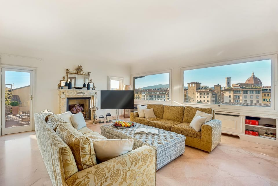 Communal lounge/ TV room, TV and multimedia, Living room, Seating area, Evening entertainment