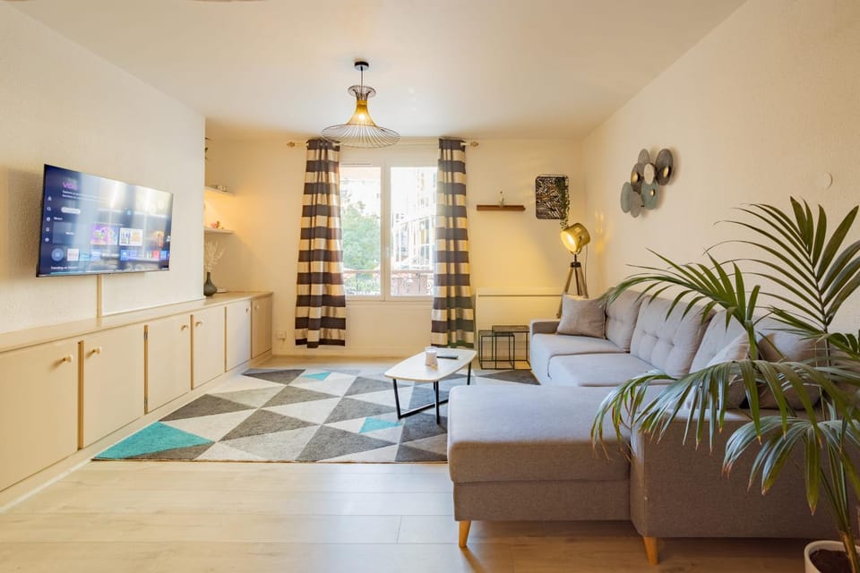 Communal lounge/ TV room, TV and multimedia, Living room, Seating area